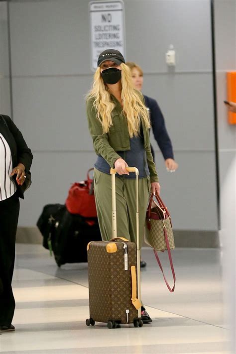 KESHA SEBERT Arrives at JFK Airport in New York 06/20/2022 – HawtCelebs