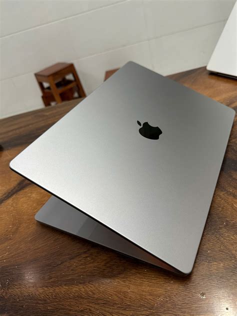 macbook pro laptop trieu phat
