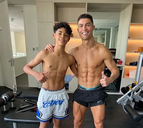 Qual O Nome Do Filho Do Cristiano Ronaldo - Aos 14 anos, Cristiano Ronaldo Jr., filho de CR7, estreia hoje na ...