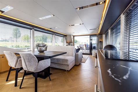 Voyager 61 - Rene van der Velden