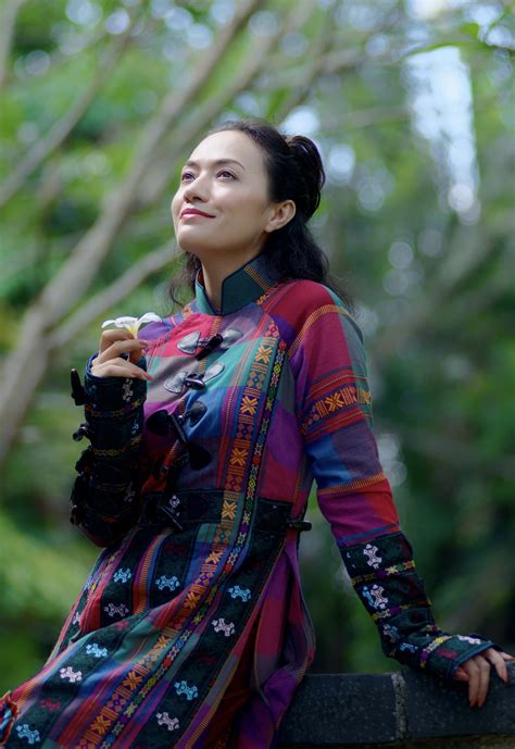 Tinna Tình: 'Cuộc sống tôi thay đổi nhờ Phật pháp'