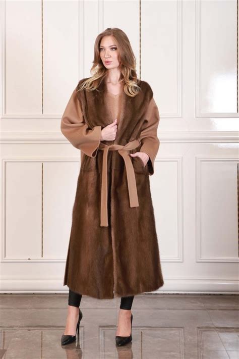 Cashmere coat with fur