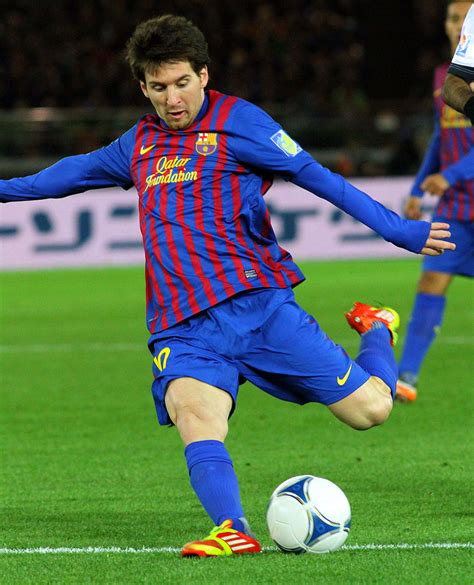 File:Lionel Messi Player of the Year 2011.jpg - Wikipedia