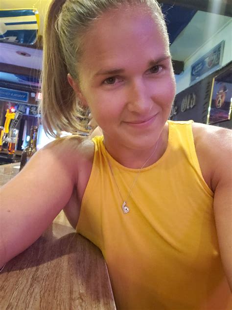 Braless at the bar 🍻 : r/braless