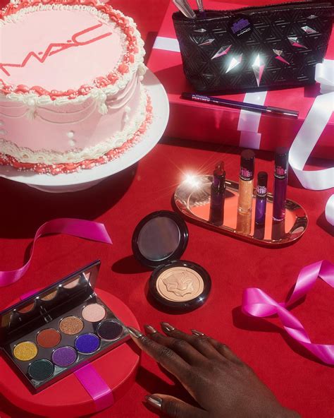 Jenna Gang on Instagram: "Obsessed w/ this holiday shoot for