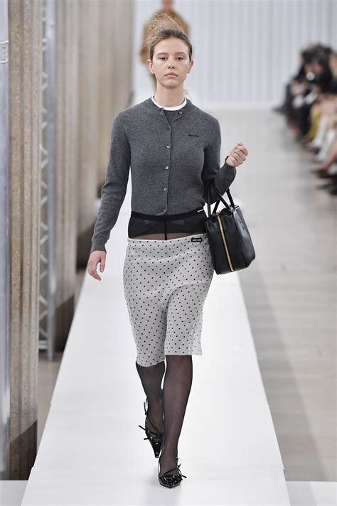 'Office siren' trend makes this forgotten fashion chic, sexy — again