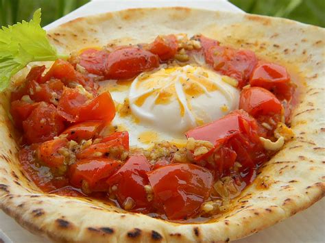 Shakshuka (Middle Eastern Baked Eggs) Recipe