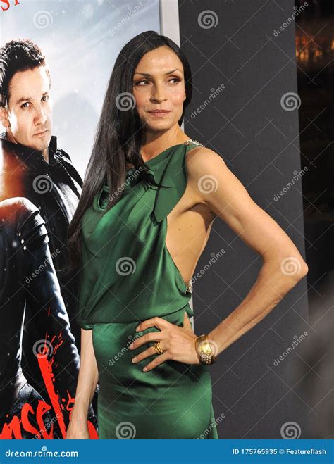 Famke Janssen Abdomen