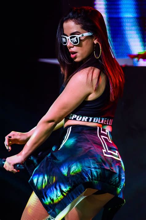 Anitta Mostrando A Bucetinha - EGO - Anitta mostra parte do bumbum durante coreografia sensual em show ...