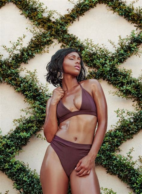 10 Hot Sexy Cari Do Bikini Pics