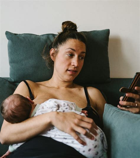 5 Best Breastfeeding Positions For Newborns