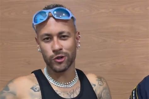 É Verdade Que O Neymar Se Aposentou - Neymar disse que mudou por Mavie e se aposentou de baladas: relembre ...