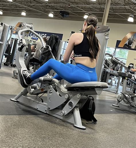 (OC) Gym series part 5: Brunette baddie with a tight round ass in blue