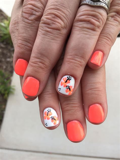 Coral Accent Nails
