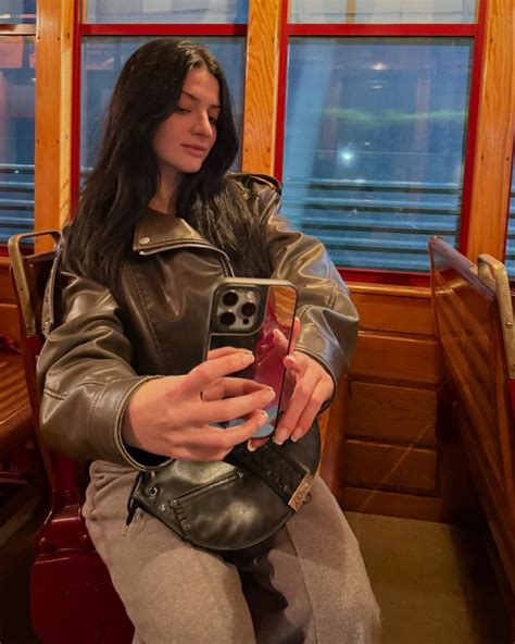 Katie (@katievsaliens) • Instagram photos and videos