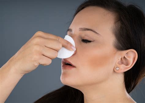 Como Estancar O Sangue Do Nariz - O Que Fazer Quando Sair Sangue Do Nariz - NAZAEDU