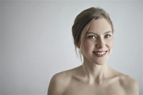 Beautiful Topless Women Photos, Download The BEST Free Beautiful