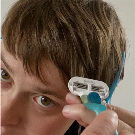 Cutting side bangs with fringe yourself is easier than it looks 34