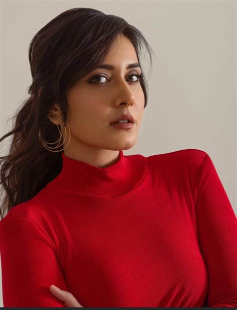 Yasmin Deliz : r/classywomenofcolor