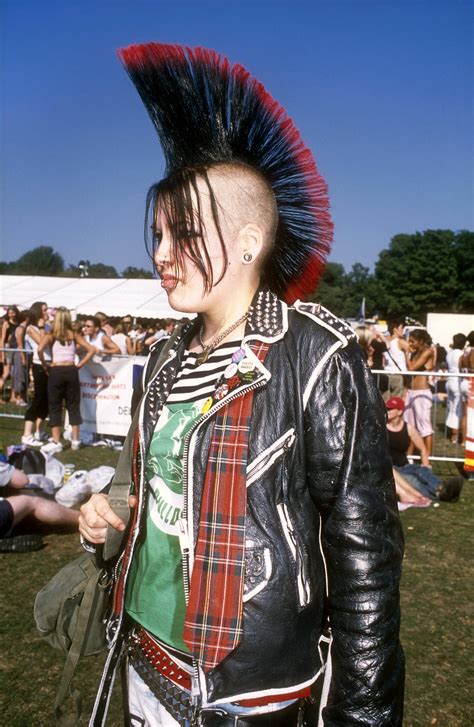 Photos of Cultural Fashion Clothing Around the World | Punk girl, Punk