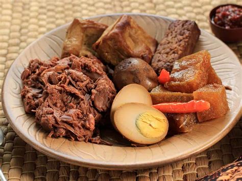 menelusuri kelezatan  cerita  balik masakan gudeg