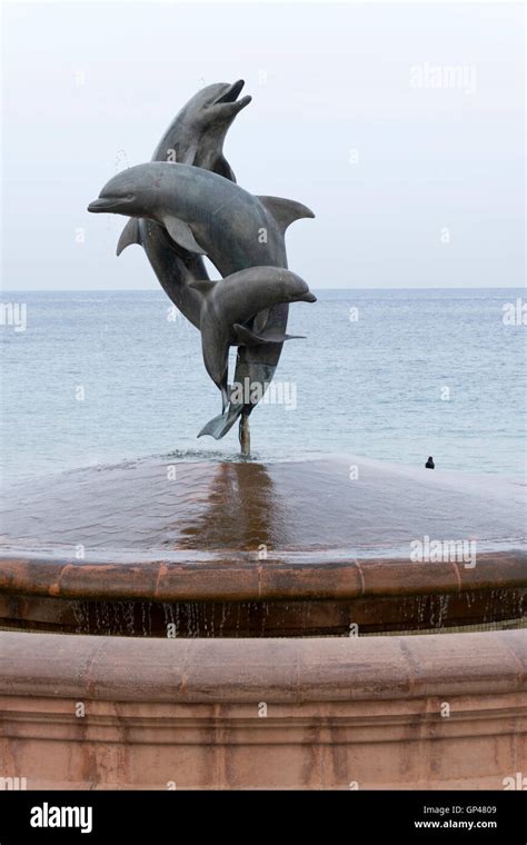 Modern abstract art at Puerto Vallarta waterfront - Malecon Stock Photo - Alamy