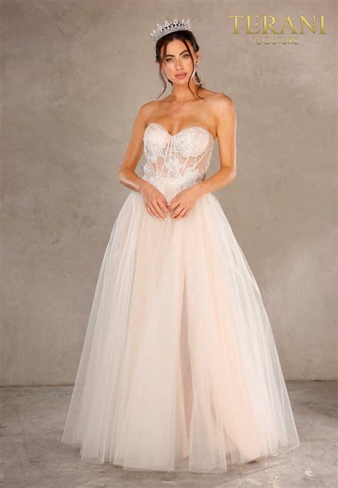 Long torso wedding dress | Beachweddingtips.com