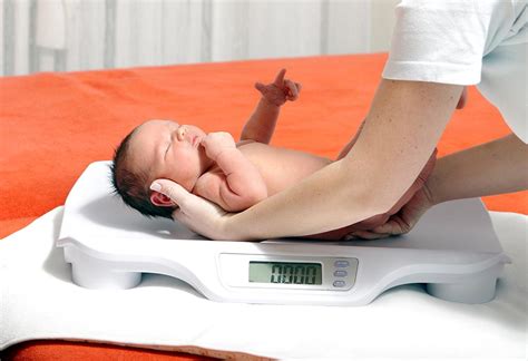 Newborn Baby Weight Gain - What's Normal & What's Not