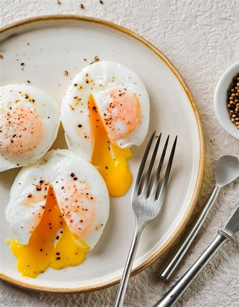 Perfectly Poached Eggs Recipe For Breakfast - Teb DIY