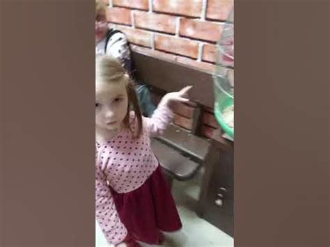 Удав на шее у Леси,бабушки и мамы - YouTube
