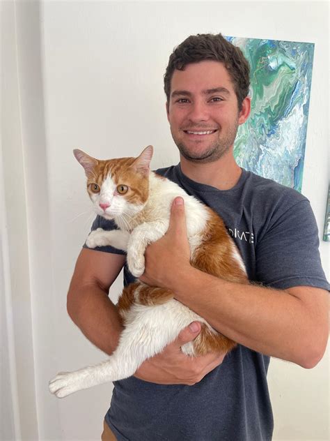 Naples man who went viral in hurricane cat rescue now raising funds for