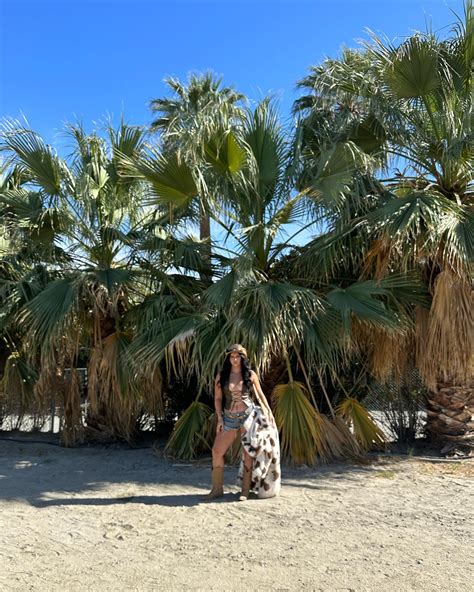 Jemma Antonios | Day 3 in the desert 🌵🎡 . Shoes @wildfireshoes Outfit
