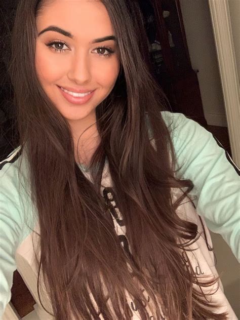 Just a brown eyed brunette smiling :) : r/DemEyesDoe