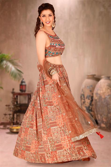 Diwali Fashion Trends: Jyoti Saxena's Style Guide - Latest Movie