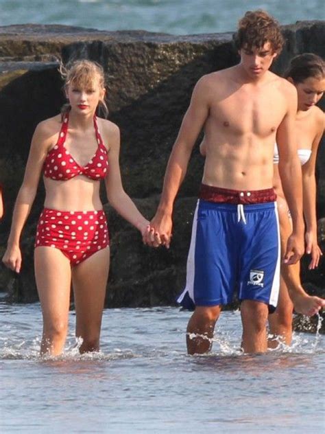 Romantic Getaway Pictures From Taylor Swift's Vacation