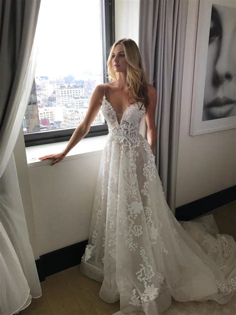 2017 Custom Made White Lace Wedding Dress,Sexy Spaghetti Straps Bridal