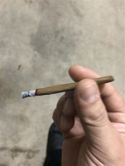 A blunt a day keeps the bullshit away (even if it’s a skimpy mini) : r