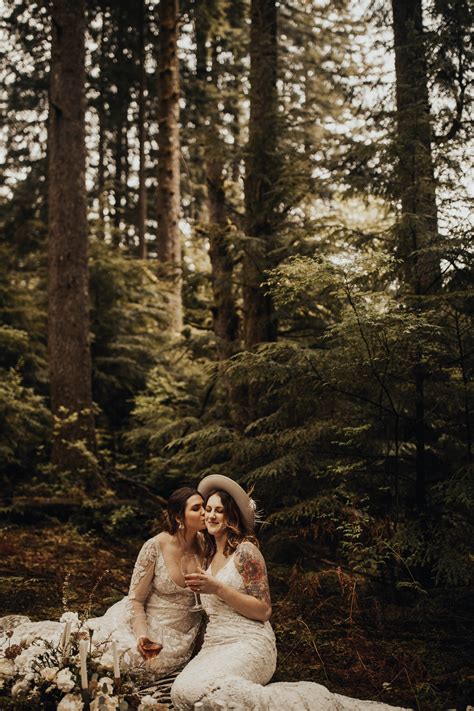 ROMANTIC STYLED WEDDING IN ALENA LEENA AND LAUDAE GOWNS｜a&bé bridal shop