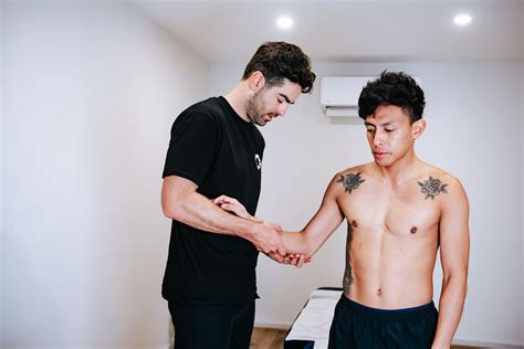Wrist Pain in Tennis? How Osteopathy & Functional Manual Reaction Can