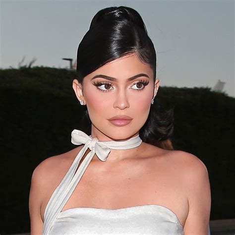 kylie jenner embraces  natural hair  skin  tiktok makeup
