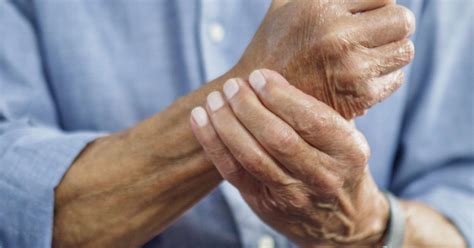 Wrist tendonitis: Treatment, symptoms, causes, and more