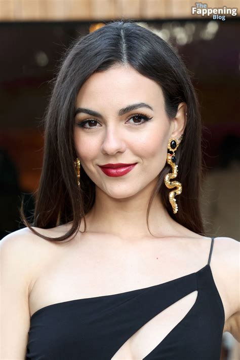 Victoria Justice Looks Stunning in a Dress at Rachel Zoe’s Curateur