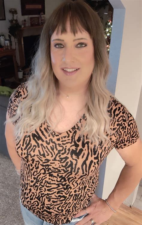 Don't look away.... : r/Crossdress_Expression