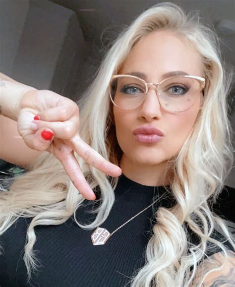 Ebanie Bridges Nude Photos and LEAKED Porn - Scandal Planet