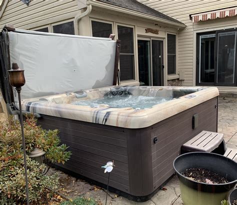 Maax -Elite model 8000 - Hot Tub Insider