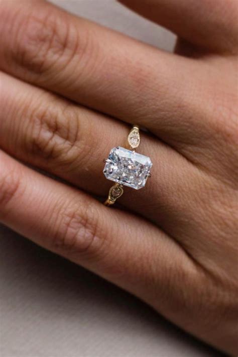 symbolism style  sparkle  tresillo  stone  trilogy ring