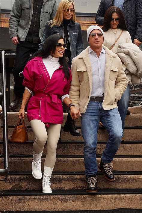 Lauren Sanchez In Leggings With Jeff Bezos In Aspen: Photos – Hollywood ...