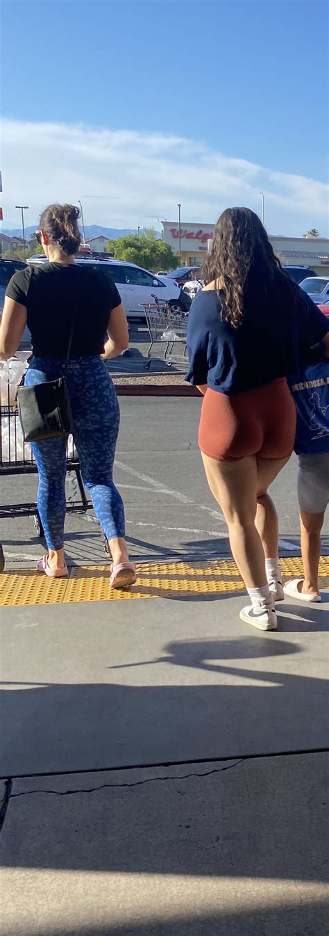 Latina fat booty at supermarket came to get capped - Short Shorts