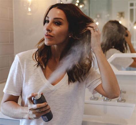 The Ultimate Guide to Using Dry Shampoo - Glowsly