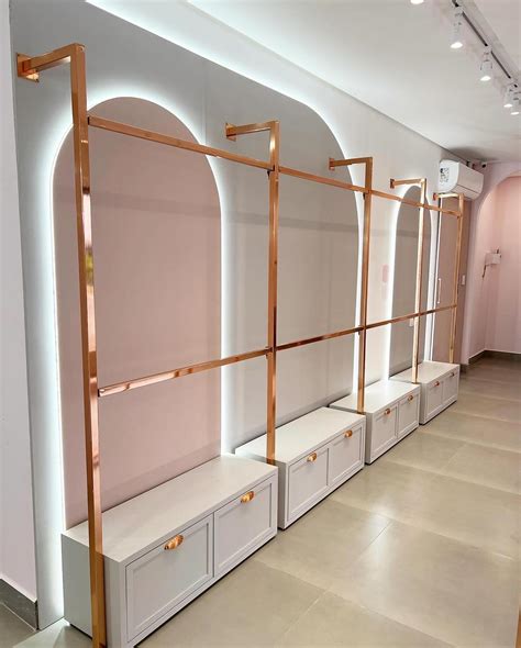 Araras E Expositores - Araras modelo premium Expositores em banho Rose Gold Araras de centro ...